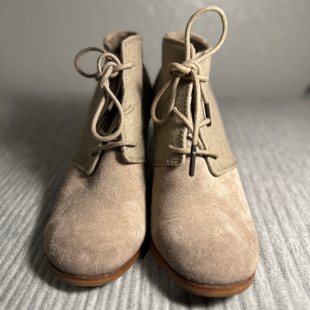 Toms Women Size 6 Suede Boho Casual Comfort
Block Heel Lunata Lace Up Booties